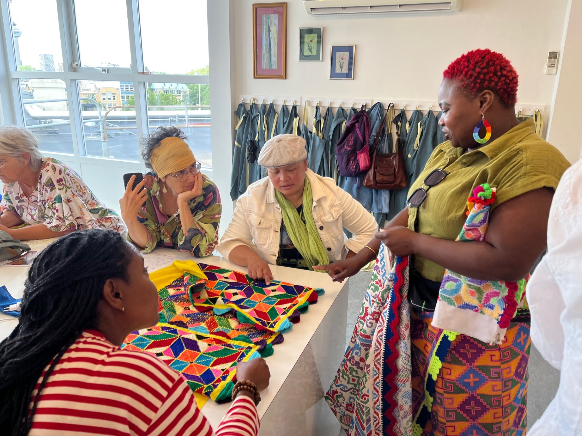 Kattaroq klitoris bilan jinsiy aloqani tomosha qiling